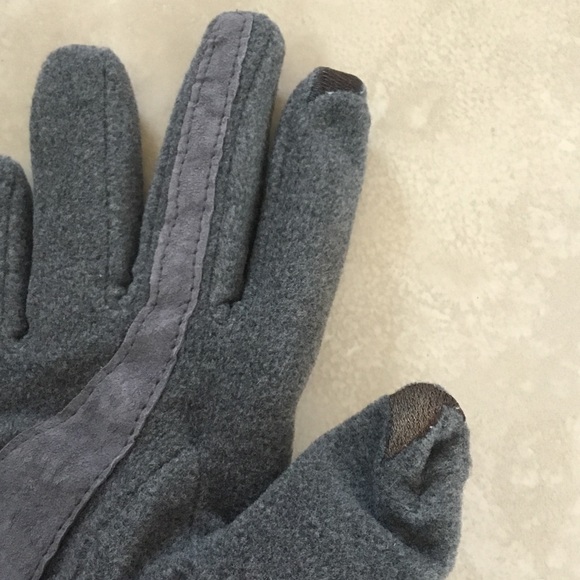 Isotoner Women’s Smart Touch Gloves - Picture 6 of 9